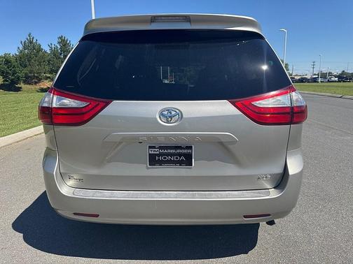 2016 Toyota Sienna XLE