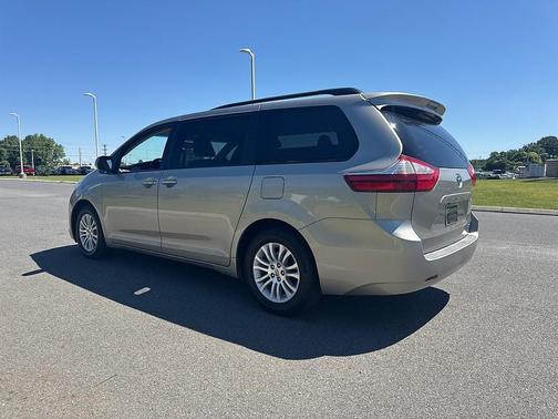 2016 Toyota Sienna XLE