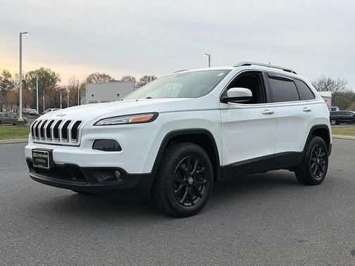 Bright White 2017 Jeep Cherokee Latitude