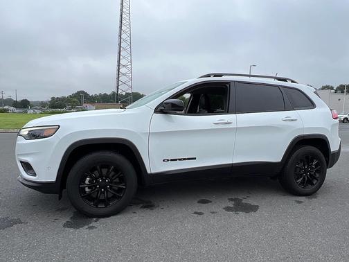 2023 Jeep Cherokee Altitude Lux