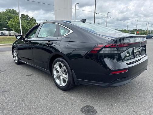 Crystal Black Pearl 2024 Honda Accord LX