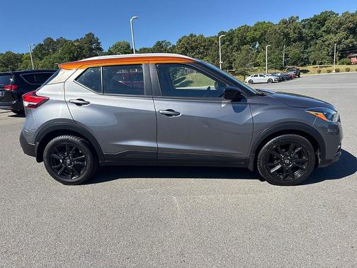 Gun Metallic / Monarch Orange 2020 Nissan Kicks SV