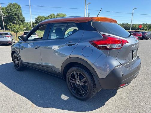 Gun Metallic / Monarch Orange 2020 Nissan Kicks SV