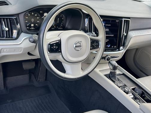 2021 Volvo V60 Cross Country T5