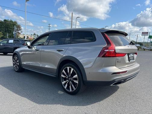 2021 Volvo V60 Cross Country T5