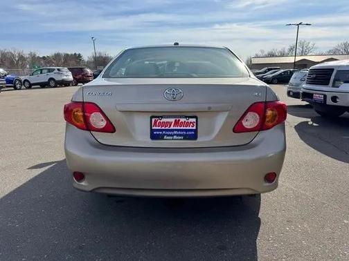 Gold 2009 Toyota Corolla Base