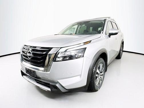 2025 Nissan Pathfinder SL 4WD