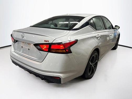 2023 Nissan Altima SR FWD
