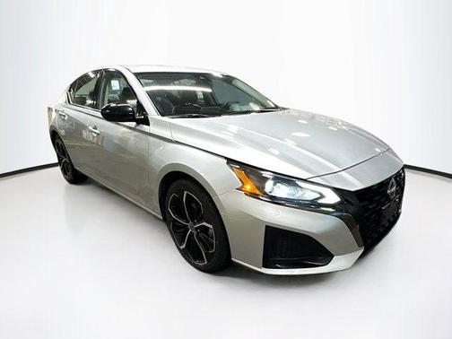 2023 Nissan Altima SR FWD