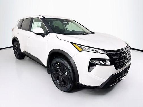 Everest White Pearl Tricoat 2026 Nissan Rogue SV