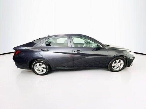 2021 Hyundai ELANTRA SE