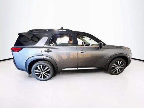 2025 Nissan Pathfinder Platinum 4WD