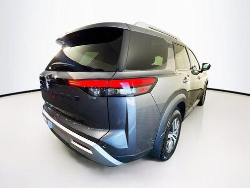 2024 Nissan Pathfinder SL 4WD