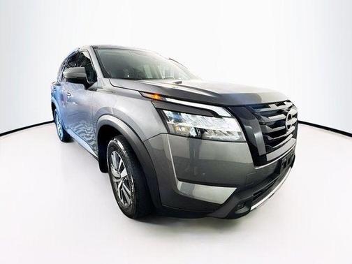 2024 Nissan Pathfinder SL 4WD
