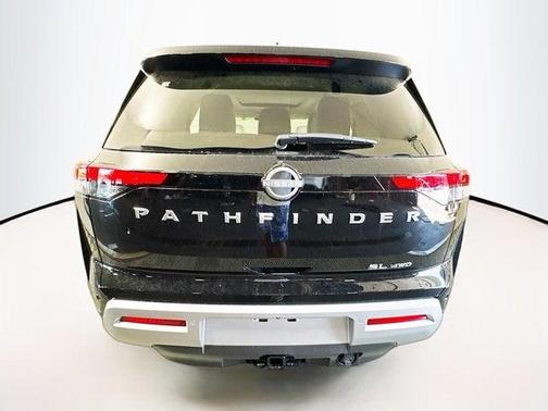 2025 Nissan Pathfinder SL 4WD
