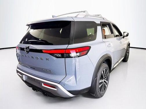 2025 Nissan Pathfinder Platinum 4WD