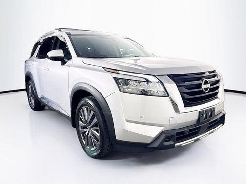 Brilliant Silver Metallic 2023 Nissan Pathfinder SL 4WD