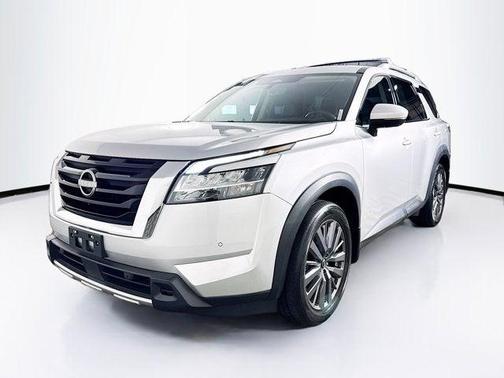 Brilliant Silver Metallic 2023 Nissan Pathfinder SL 4WD