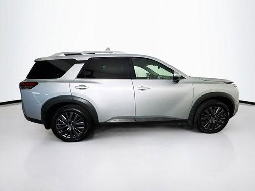 Brilliant Silver Metallic 2023 Nissan Pathfinder SL 4WD