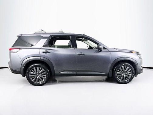 2025 Nissan Pathfinder SL 4WD