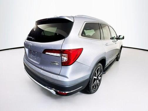 2022 Honda Pilot Touring 8-Passenger