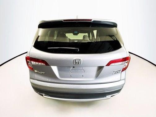 2022 Honda Pilot Touring 8-Passenger