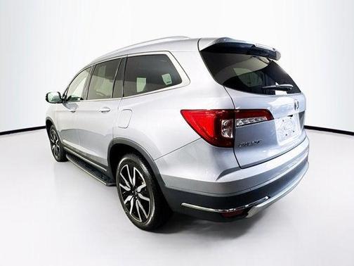 2022 Honda Pilot Touring 8-Passenger
