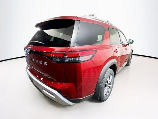 2025 Nissan Pathfinder SL 4WD