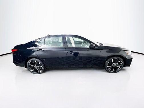 2025 Nissan Altima SR FWD