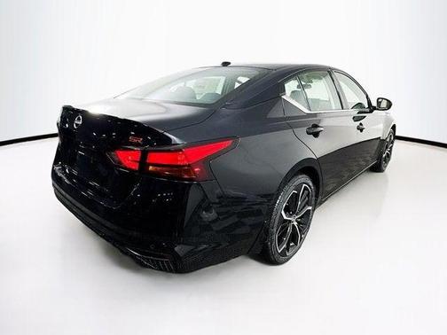 2025 Nissan Altima SR FWD