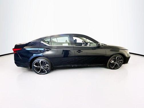 2023 Nissan Altima SR Intelligent AWD