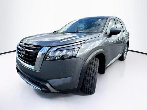 2025 Nissan Pathfinder SL 4WD