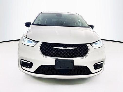 Bright White Clearcoat 2024 Chrysler Pacifica Touring L