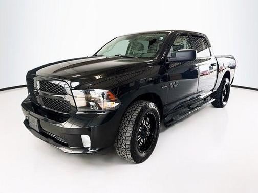 Brilliant Black Crystal Pearlcoat 2018 RAM 1500 Express