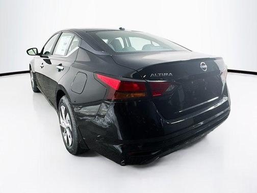 2025 Nissan Altima S FWD