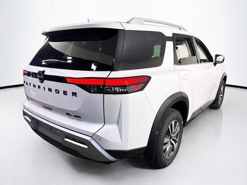 2025 Nissan Pathfinder SL 4WD