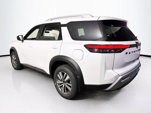 2025 Nissan Pathfinder SL 4WD