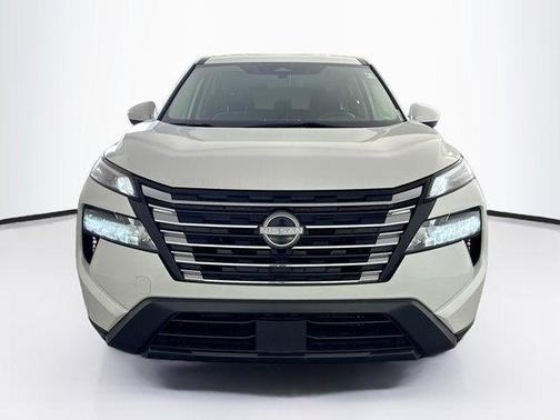 Everest White Pearl 2024 Nissan Rogue SV