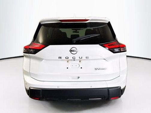 Everest White Pearl 2024 Nissan Rogue SV
