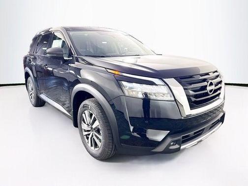 2025 Nissan Pathfinder SL 4WD