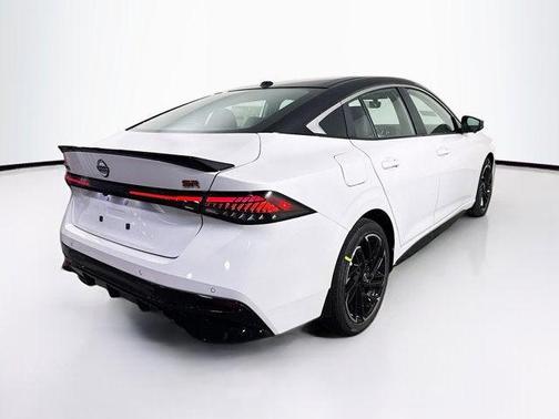 Aspen White Tricoat/Super Black 2026 Nissan Sentra SR