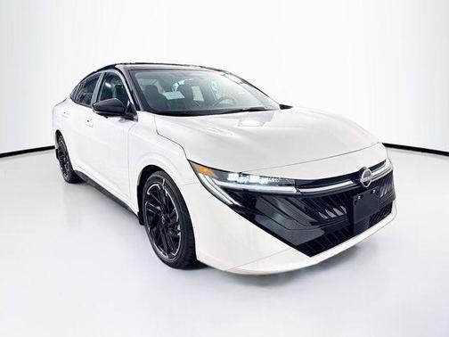 Aspen White Tricoat/Super Black 2026 Nissan Sentra SR