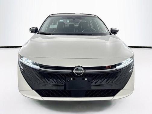 Aspen White Tricoat/Super Black 2026 Nissan Sentra SR