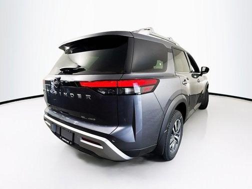 2025 Nissan Pathfinder SL 4WD