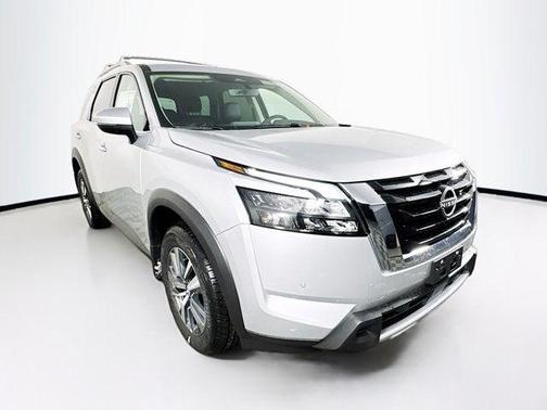 2025 Nissan Pathfinder SL 4WD