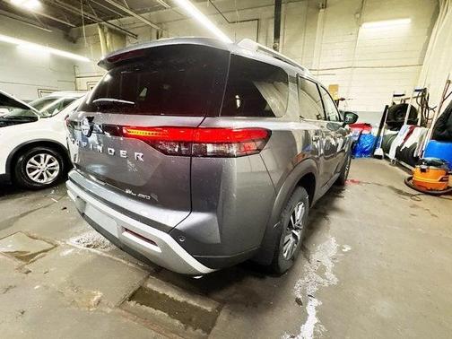2025 Nissan Pathfinder SL 4WD