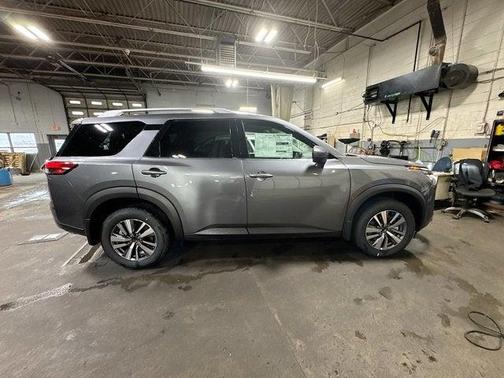 2025 Nissan Pathfinder SL 4WD