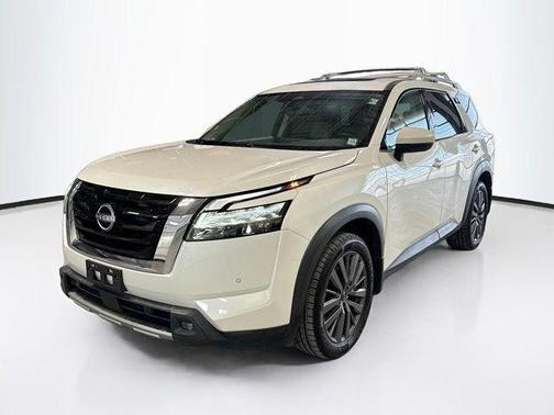 2022 Nissan Pathfinder SL 4WD