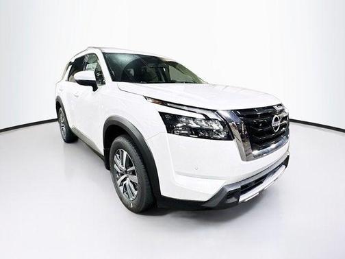 2025 Nissan Pathfinder SL 4WD