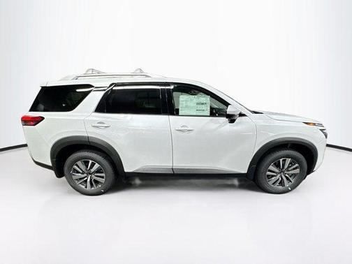 2025 Nissan Pathfinder SL 4WD